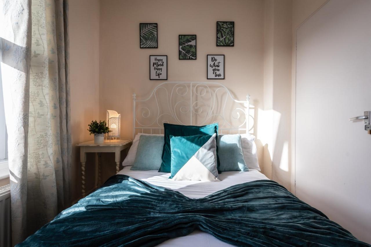 3-Bedroom House L Fast Wi-Fi L Garden L Newly Decorated L Close To Shops And Restaurants Bournemouth Exteriér fotografie